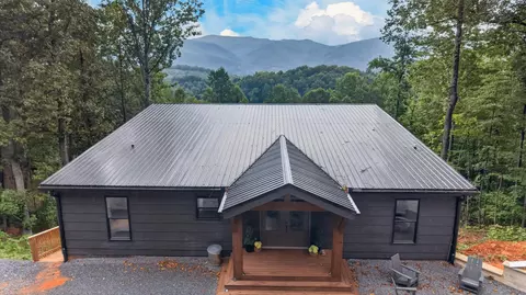 2714 Cayanne Rd, Newport, TN 37821