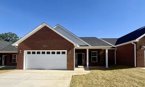 1047 Patriot Landing Dr, Dandridge, TN 37725
