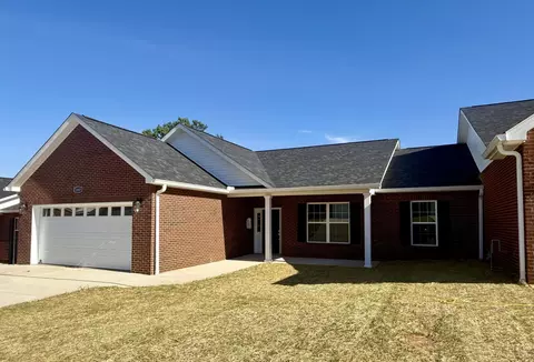 1045 Patriot Landing Dr, Dandridge, TN 37725