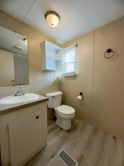 Bath - 167 Hightower Rd, Bean Station, TN 37708 photo 1 of 2