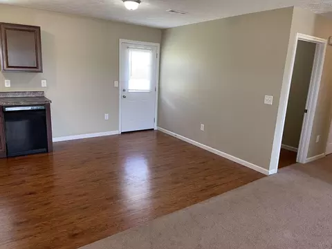 Living - 31 Primrose Ct, Chuckey, TN 37641 photo 3 of 4