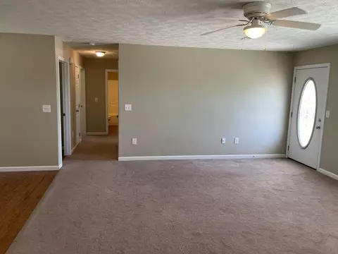 Living - 31 Primrose Ct, Chuckey, TN 37641 photo 4 of 4