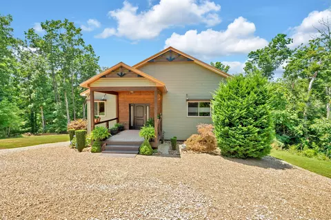 2115 Riverview Dr, Dandridge, TN 37725