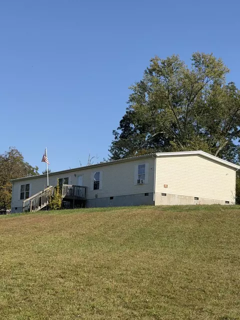 8203 Twin Springs Rd, Knoxville, TN 37920