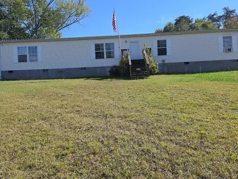 8203 Twin Springs Rd, Knoxville, TN 37920
