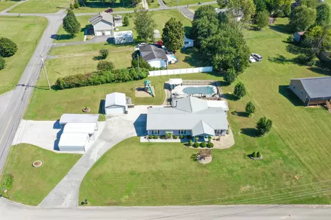 1101 Sunshine Dr, Dandridge, TN 37725