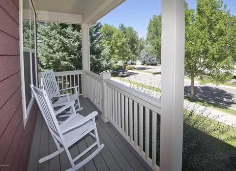 220 Longview Ave, Eagle, CO 81631 photo 2