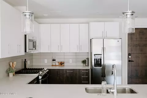 Kitchen - 430 S Frontage Rd E #F, Vail, CO 81657 photo 3 of 4