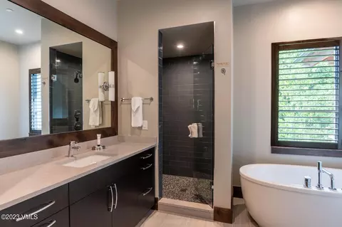 Bath - 1240 Westhaven Cir, Vail, CO 81657 photo 4 of 8