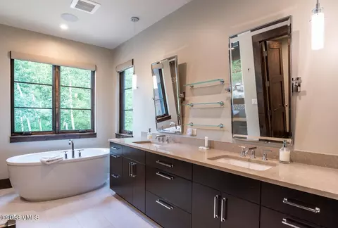 Bath - 1240 Westhaven Cir, Vail, CO 81657 photo 3 of 8