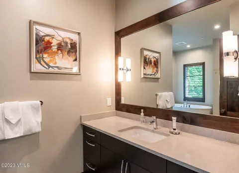 Bath - 1240 Westhaven Cir, Vail, CO 81657 photo 5 of 8