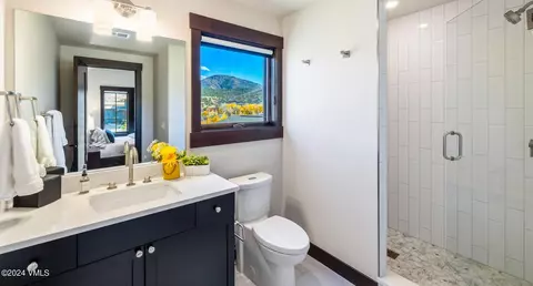Bath - 448 Hunters View Ln, Eagle, CO 81631 photo 2 of 3