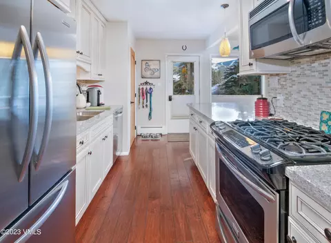 Kitchen - 917 Red Sandstone Rd #4A, Vail, CO 81657 photo 2 of 6