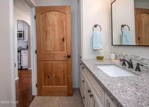 Bath - 917 Red Sandstone Rd #4A, Vail, CO 81657 photo 3 of 3