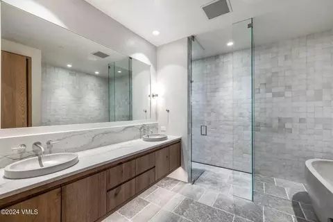 Bath - 1022 Eagles Nest Cir, Vail, CO 81657 photo 2 of 5