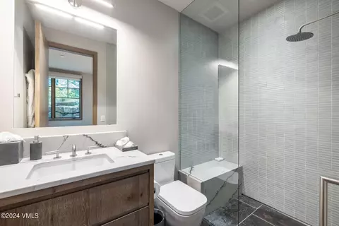 Bath - 1022 Eagles Nest Cir, Vail, CO 81657 photo 4 of 5