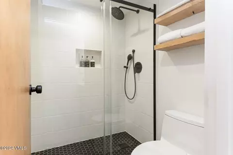 Bath - 1650 Fall Ridge Rd #401, Vail, CO 81657 photo 2 of 5