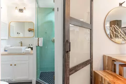 Bath - 1650 Fall Ridge Rd #401, Vail, CO 81657 photo 4 of 5