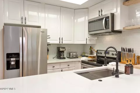 Kitchen - 1650 Fall Ridge Rd #401, Vail, CO 81657 photo 3 of 4