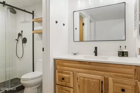 Bath - 1650 Fall Ridge Rd #401, Vail, CO 81657 photo 1 of 5