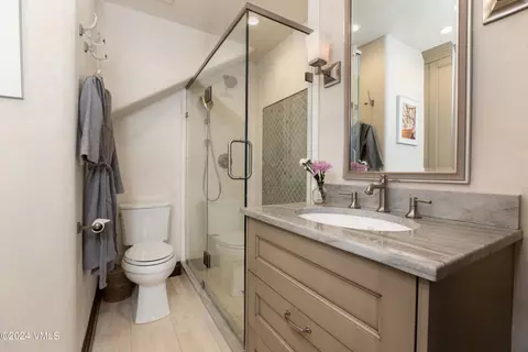 Bath - 18 Rose Crown, Avon, CO 81620 photo 4 of 6