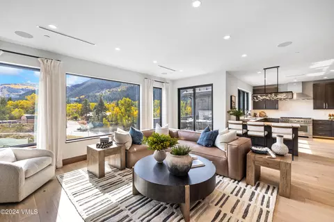 100 Goldfinch Ln #2B, Avon, CO 81620