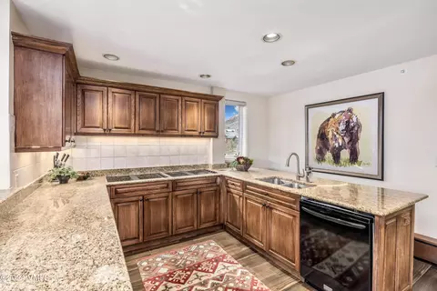 Kitchen - 292 E Meadow Dr #664, Vail, CO 81657 photo 2 of 5