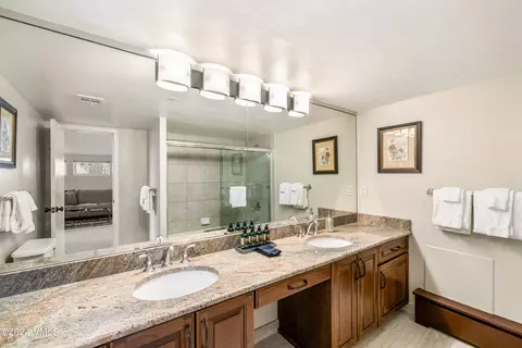 Bath - 292 E Meadow Dr #664, Vail, CO 81657 photo 1 of 3