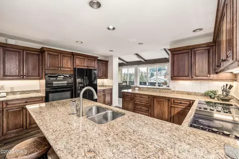 Kitchen - 292 E Meadow Dr #664, Vail, CO 81657 photo 4 of 5