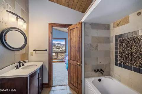 Bath - 68 Sothman Cir, Eagle, CO 81631 photo 2 of 5