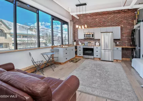 70 Benchmark Rd #201, Avon, CO 81620