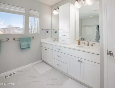Bath - 170 Greenhorn Ave, Eagle, CO 81631 photo 3 of 7