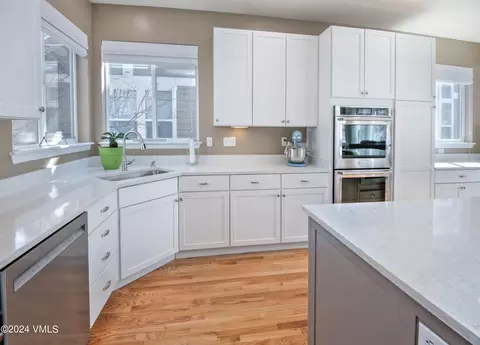 Kitchen - 170 Greenhorn Ave, Eagle, CO 81631 photo 3 of 4