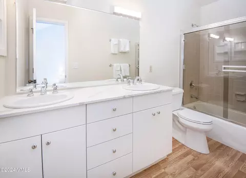 Bath - 264 Eagle Dr #107, Vail, CO 81657 photo 1 of 2