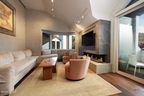 100 E Mdw #15, Vail, CO 81657 photo 4