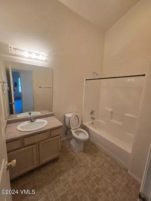 Bath - 702 Bull Run, Eagle, CO 81631 photo 1 of 3