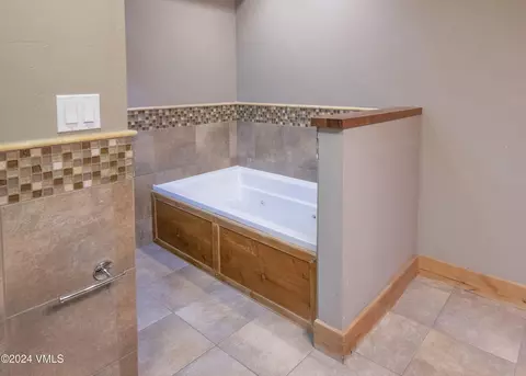 Bath - 85 Pinion Ln, Eagle, CO 81631 photo 3 of 4