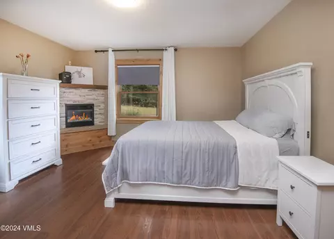 Bedroom - 85 Pinion Ln, Eagle, CO 81631 photo 4 of 10