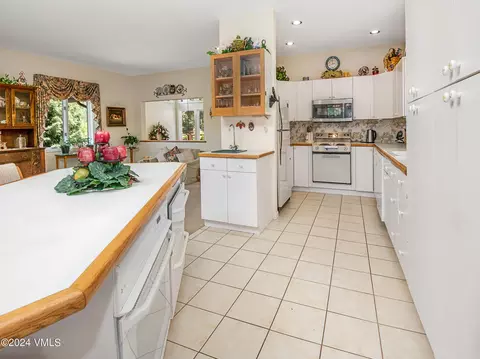 Kitchen - 9001 Brush Creek Rd, Eagle, CO 81631 photo 2 of 4