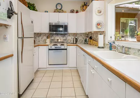 Kitchen - 9001 Brush Creek Rd, Eagle, CO 81631 photo 3 of 4