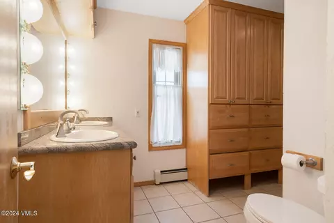 Bath - 132 Green Mountain Dr, Eagle, CO 81631 photo 2 of 4