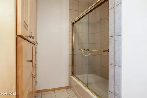 Bath - 132 Green Mountain Dr, Eagle, CO 81631 photo 3 of 4