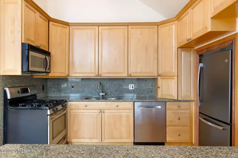 Kitchen - 132 Green Mountain Dr, Eagle, CO 81631 photo 2 of 3