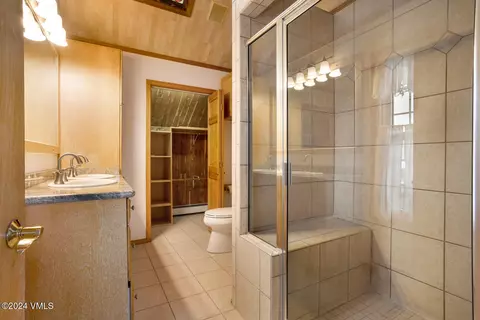 Bath - 132 Green Mountain Dr, Eagle, CO 81631 photo 1 of 4