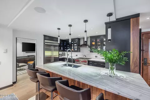728 W Lionshead Cir #R-4, Vail, CO 81657