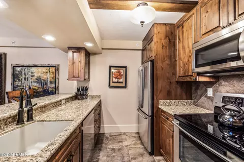Kitchen - 292 E Meadow Dr #329, Vail, CO 81657 photo 4 of 6