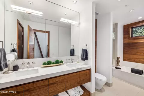 Bath - 2470 Bald Mountain Rd, Vail, CO 81657 photo 2 of 2