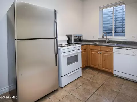 Kitchen - 49 Bluffs Dr, Eagle, CO 81631 photo 4 of 4