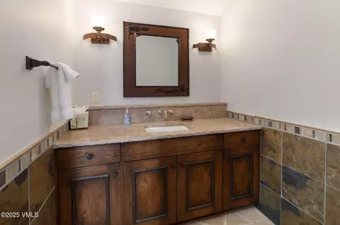 Bath - 2195 Cresta Rd, Edwards, CO 81632 photo 8 of 8
