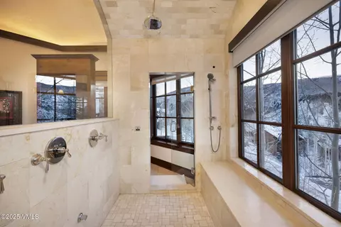 Bath - 2195 Cresta Rd, Edwards, CO 81632 photo 2 of 8